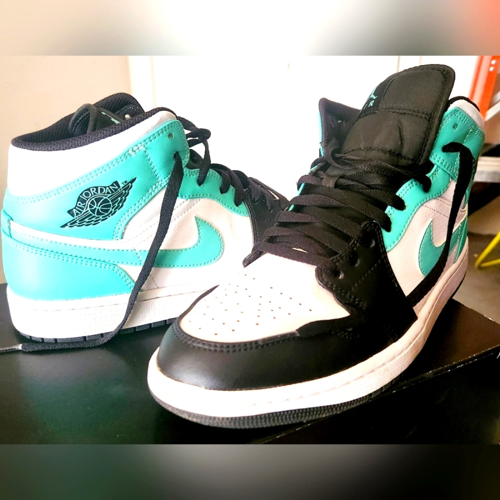 Jordan One mid White/Tropical Twist Black